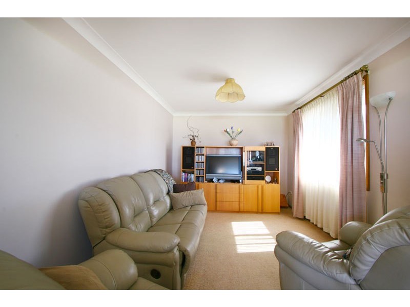 16 Little Lake Crescent, Warilla NSW 2528
