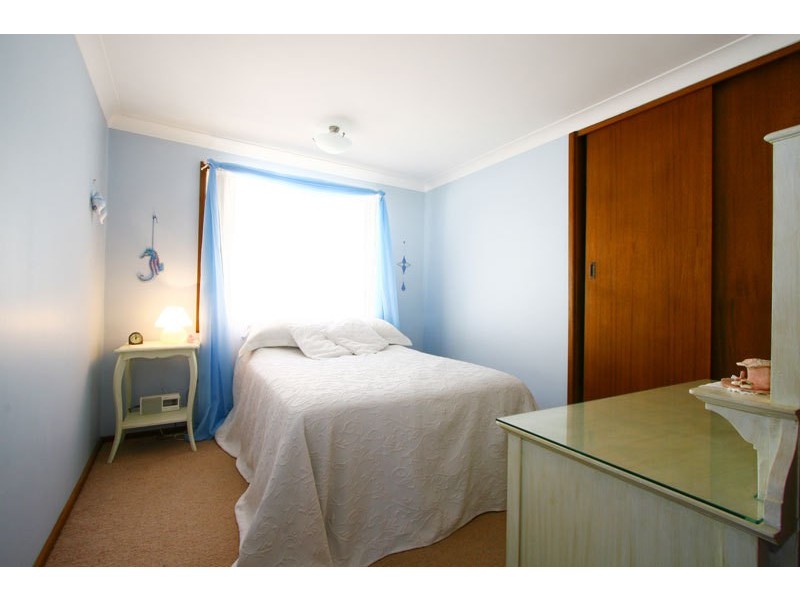 16 Little Lake Crescent, Warilla NSW 2528