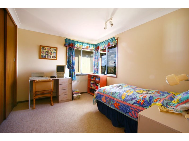 16 Little Lake Crescent, Warilla NSW 2528