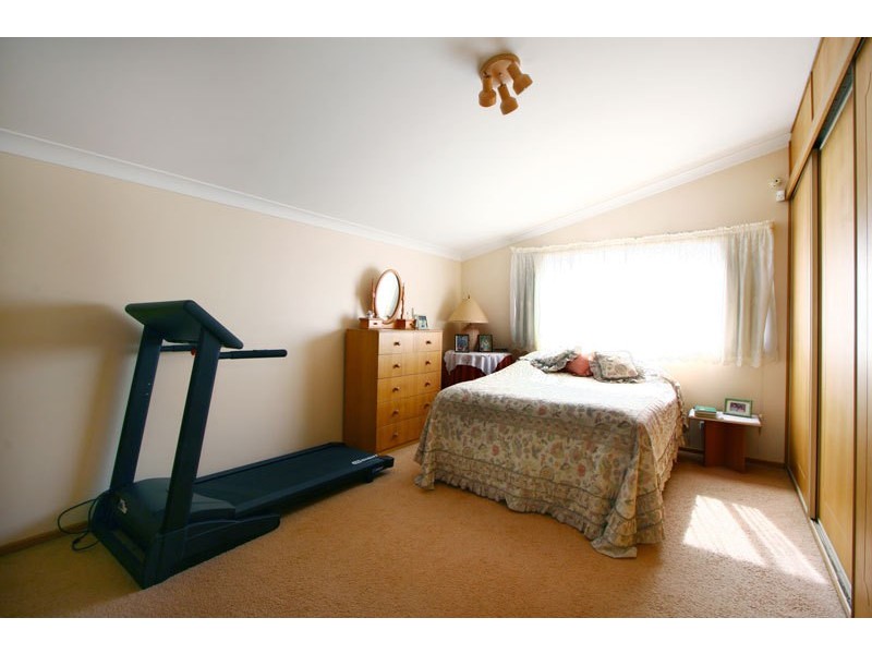 16 Little Lake Crescent, Warilla NSW 2528