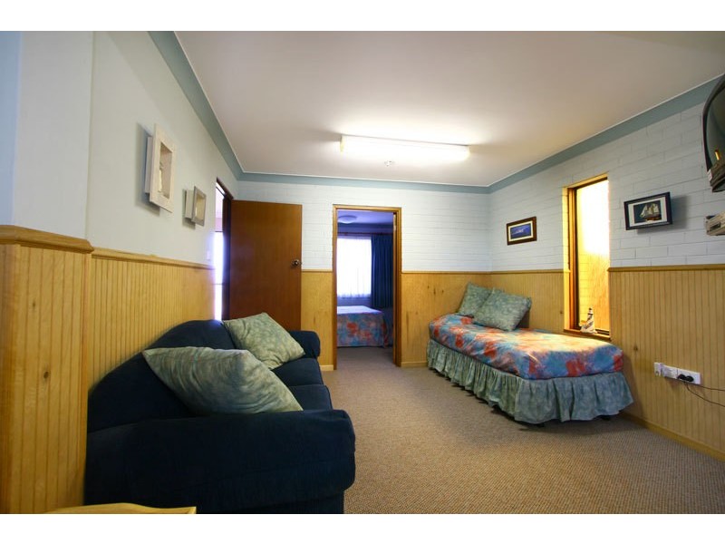 16 Little Lake Crescent, Warilla NSW 2528