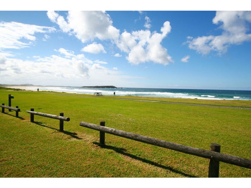 16 Little Lake Crescent, Warilla NSW 2528