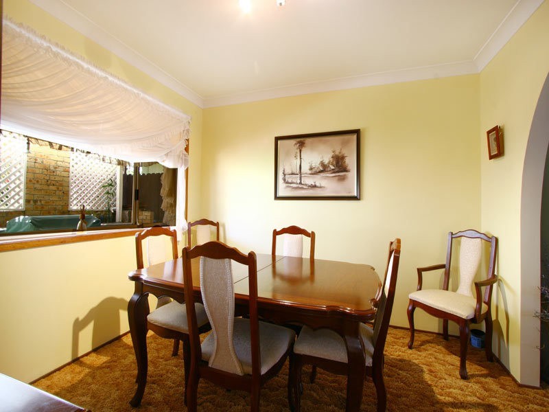 10 Carlon Crescent, Farmborough Heights NSW 2526