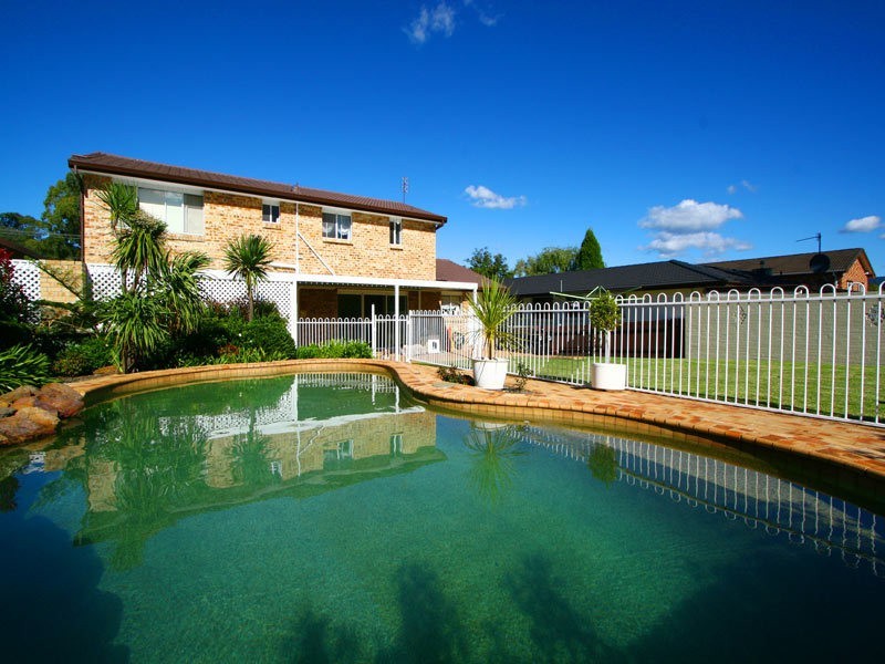 10 Carlon Crescent, Farmborough Heights NSW 2526