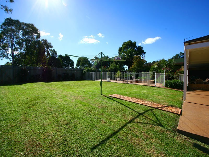 10 Carlon Crescent, Farmborough Heights NSW 2526