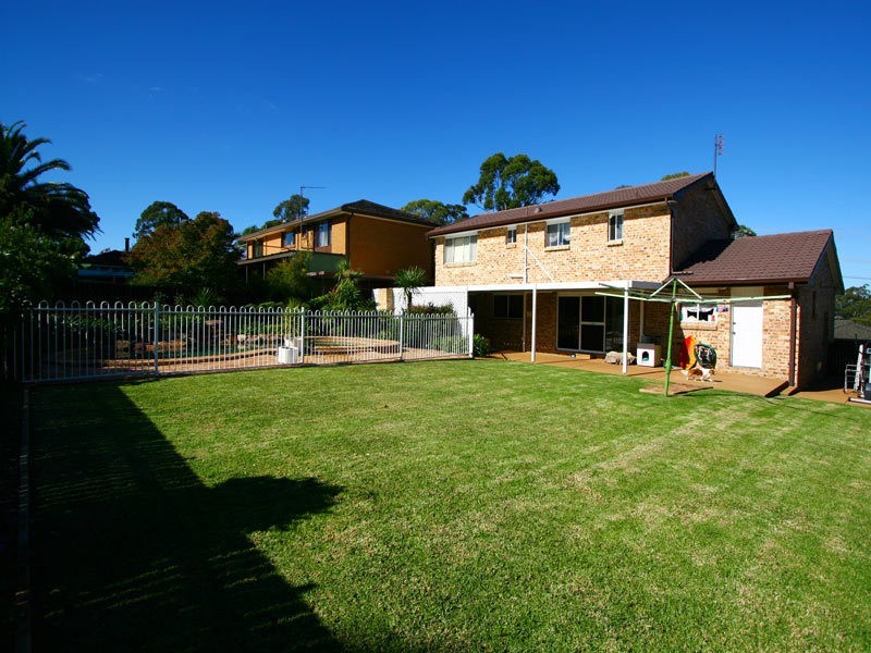 10 Carlon Crescent, Farmborough Heights NSW 2526