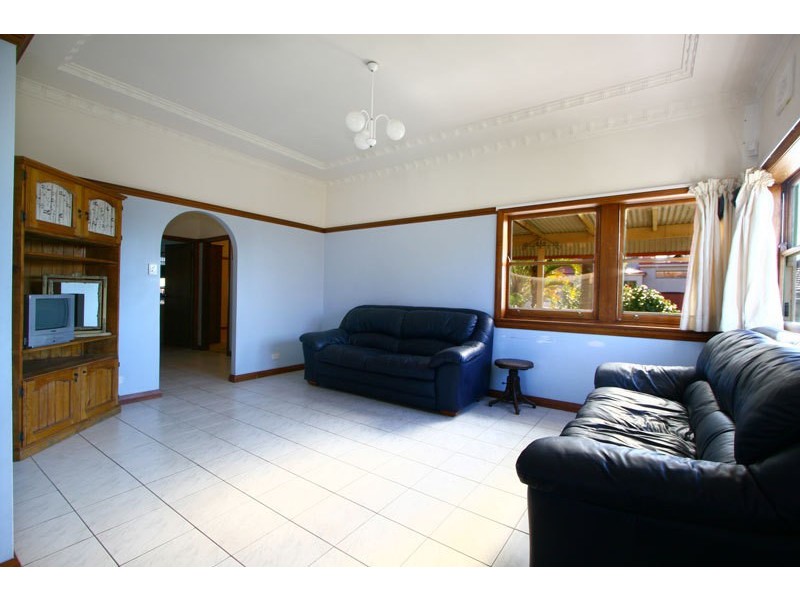 3 Henley Avenue, Wollongong NSW 2500