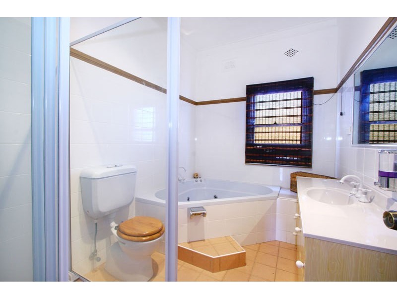 3 Henley Avenue, Wollongong NSW 2500