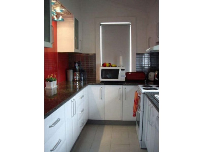 7 William Street, Unanderra NSW 2526