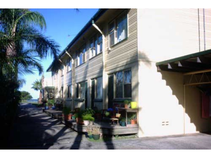 2/4 Hamilton Road, Thirroul NSW 2515