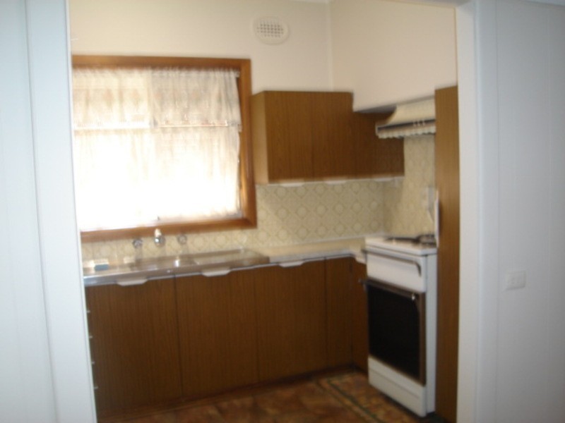8 Third Avenue, Warrawong NSW 2502