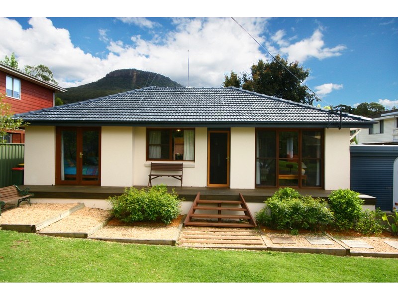 2 Valley Drive, Figtree NSW 2525