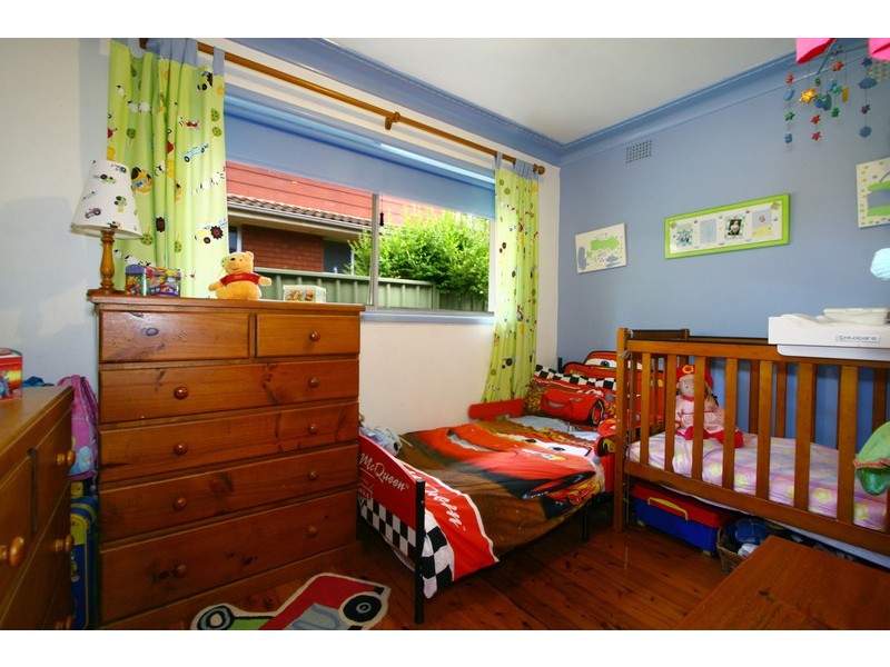 2 Valley Drive, Figtree NSW 2525