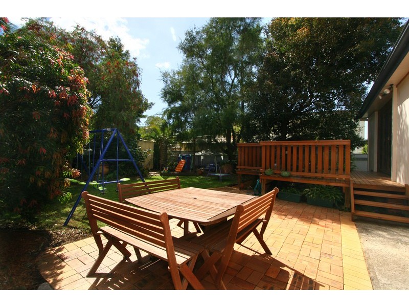 2 Valley Drive, Figtree NSW 2525