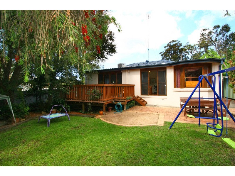 2 Valley Drive, Figtree NSW 2525