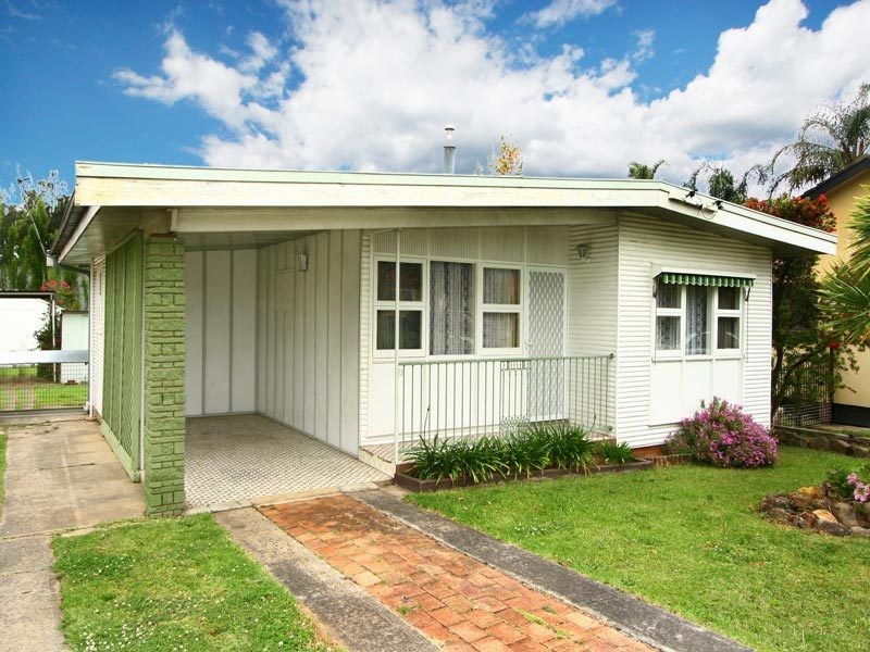 13 Brook Street, Dapto NSW 2530