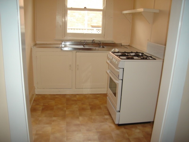 8 Henley Ave, Wollongong NSW 2500