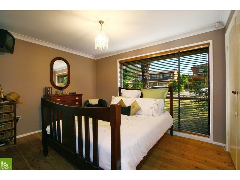 9 Carlon Crescent, Farmborough Heights NSW 2526