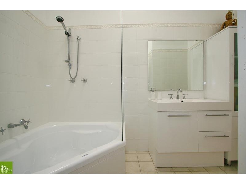 9 Carlon Crescent, Farmborough Heights NSW 2526