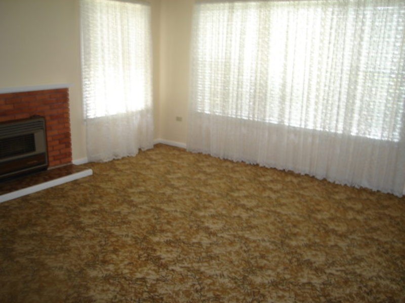 27 Gibsons Rd, Figtree NSW 2525