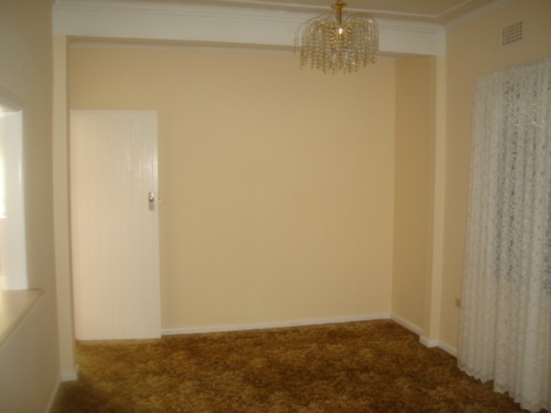 27 Gibsons Rd, Figtree NSW 2525