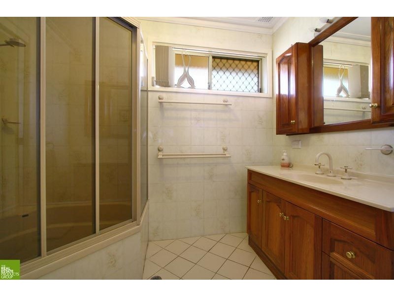 20 Loch Carron Avenue, Farmborough Heights NSW 2526