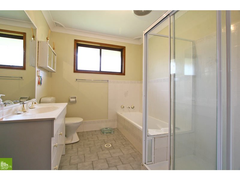 13 Woodlands Drive, Barrack Heights NSW 2528