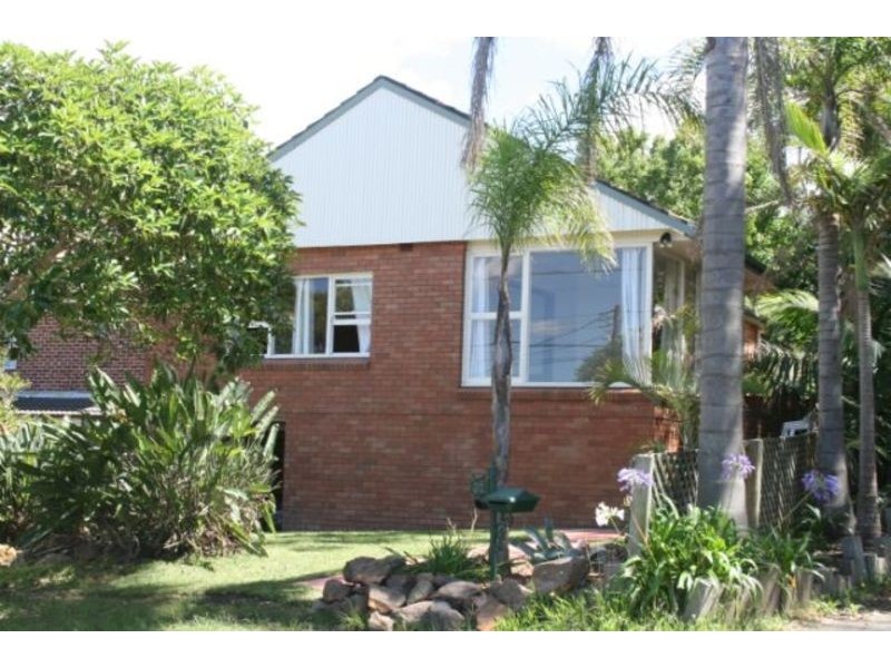 32 Ettalong Street, Wheeler Heights NSW 2097