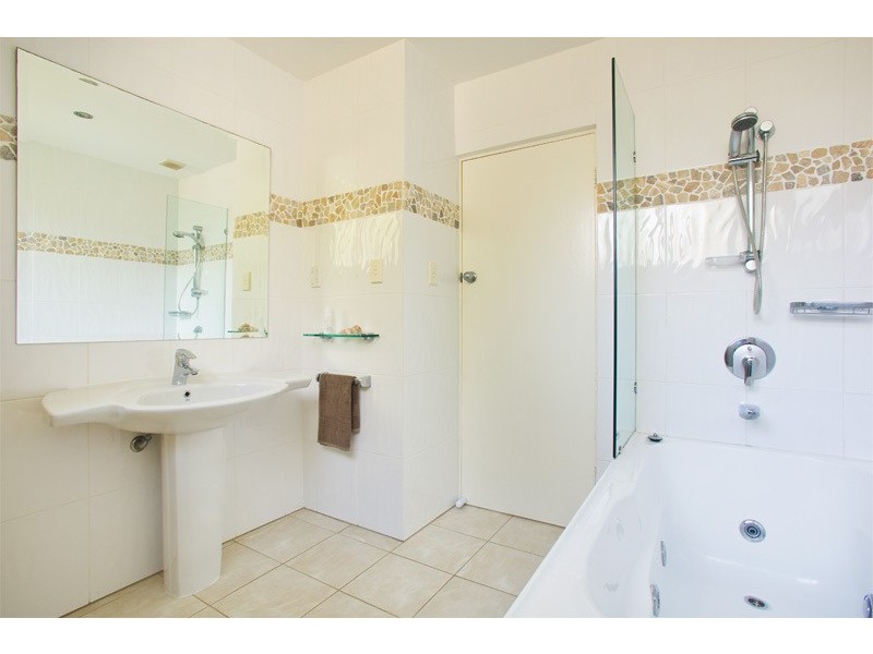 90 Anzac Avenue, Collaroy NSW 2097