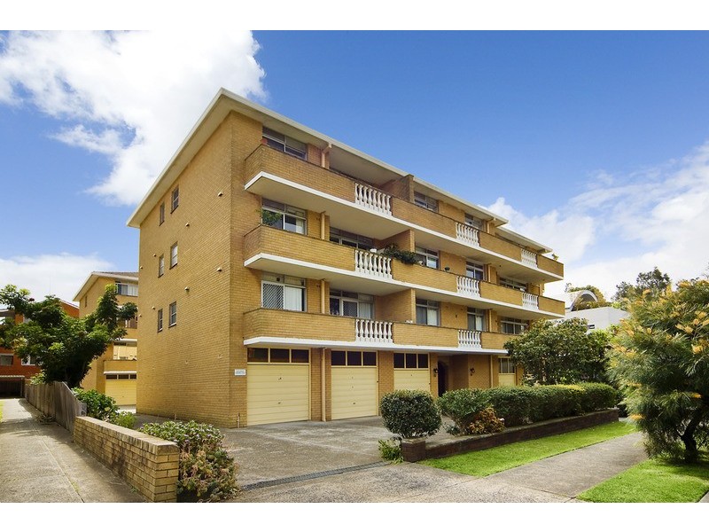 18/32 Clarence Avenue, Dee Why NSW 2099