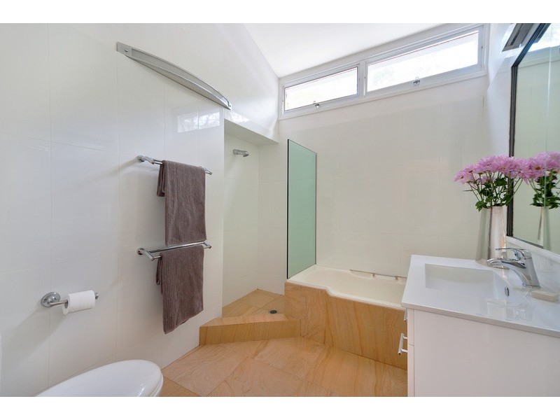 8 Old Barrenjoey Road, Avalon NSW 2107