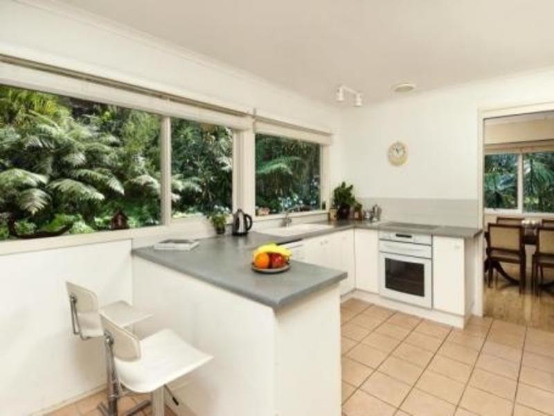 13 Careel Bay Crescent, Avalon Beach NSW 2107