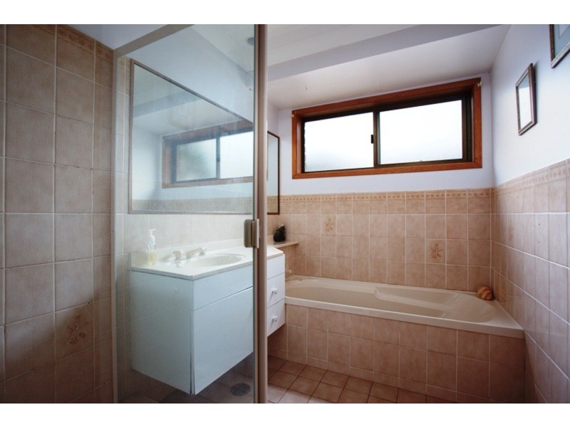 18 Summerhill Crescent, Cumbalum NSW 2478