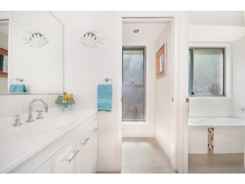 42 Cummings Crescent, Cumbalum NSW 2478