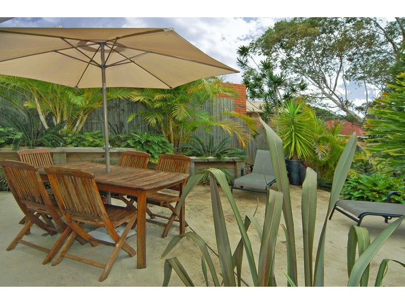 2 Bushland Drive, Banora Point NSW 2486