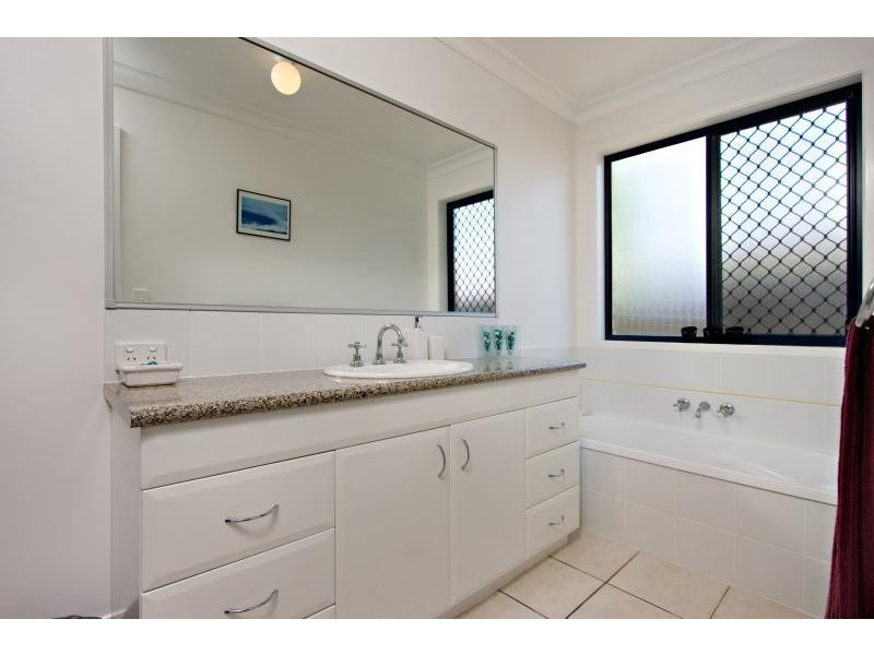 30 Shallow Bay Drive, Tweed Heads South NSW 2486