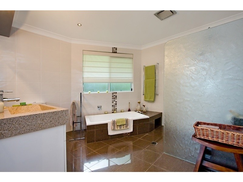 4 Castlecrag Avenue, Banora Point NSW 2486