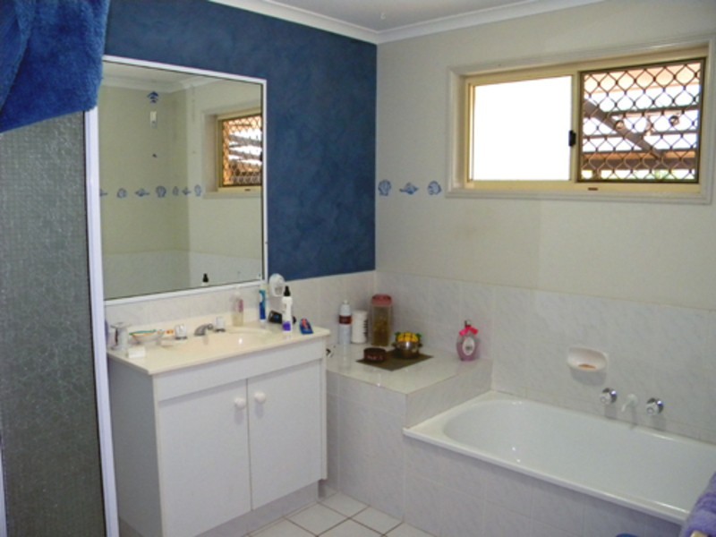 22 Glen Ayr Drive, Banora Point NSW 2486