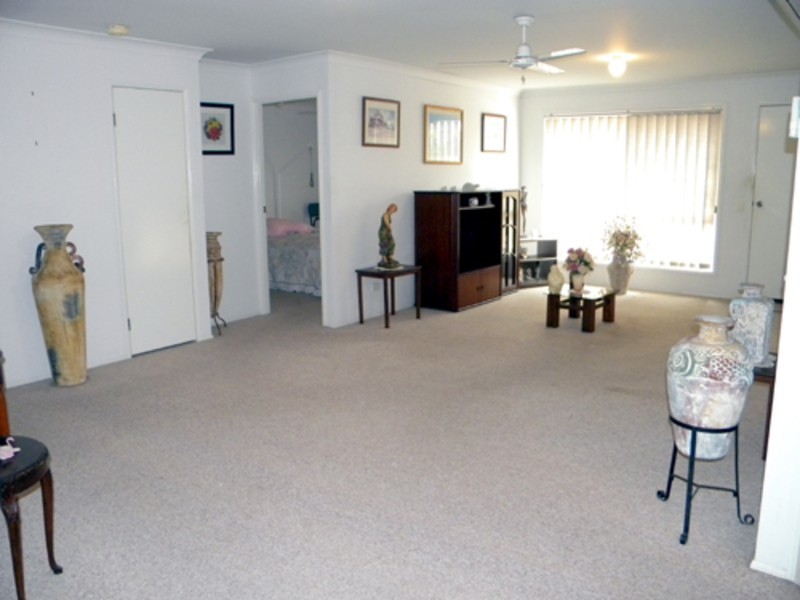 2/13 Kentia Crescent, Banora Point NSW 2486