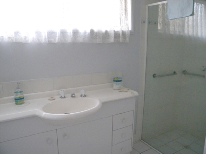 2/13 Kentia Crescent, Banora Point NSW 2486