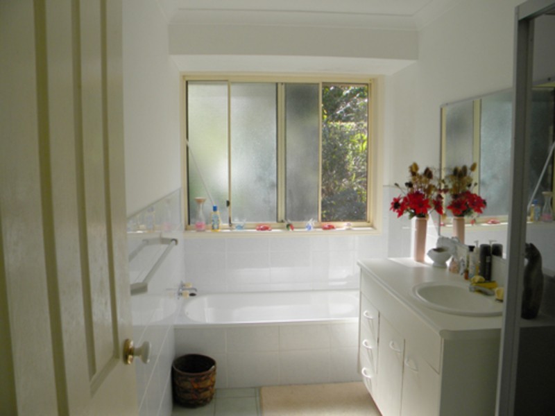 28a Bushland Drive, Banora Point NSW 2486