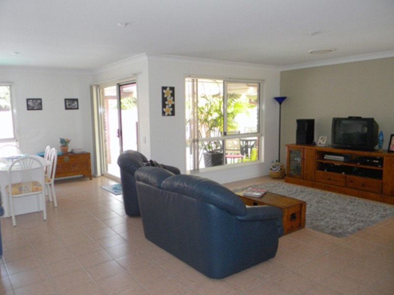 71 Avondale Drive, Banora Point NSW 2486