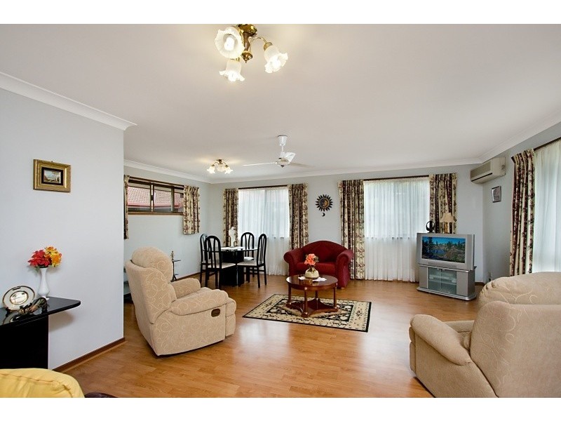 1/2 Gleneagles Place, Banora Point NSW 2486