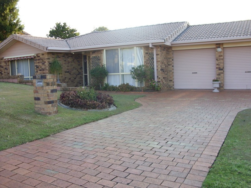 25 Ash Drive, Banora Point NSW 2486