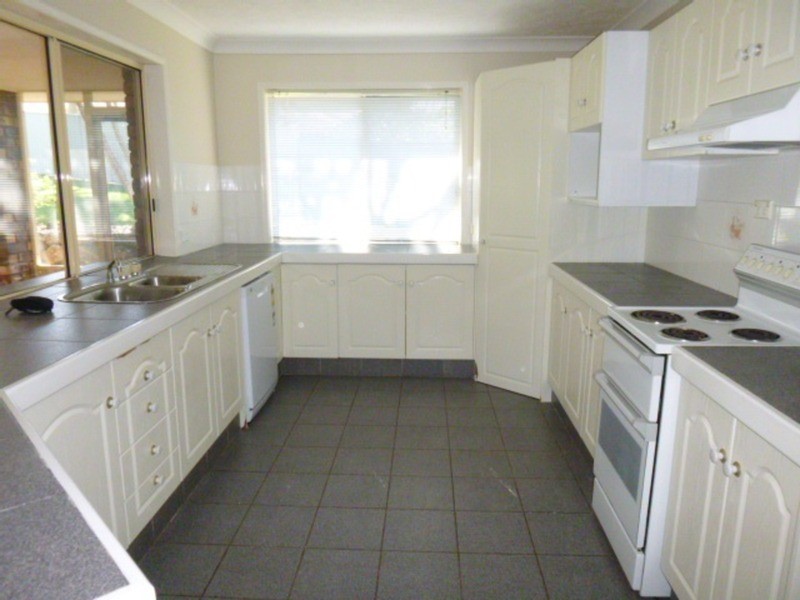 27 Oakland Place, Banora Point NSW 2486