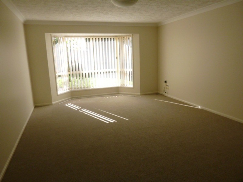 27 Oakland Place, Banora Point NSW 2486