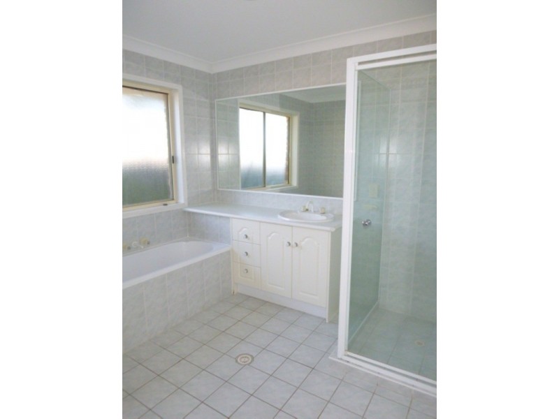27 Oakland Place, Banora Point NSW 2486