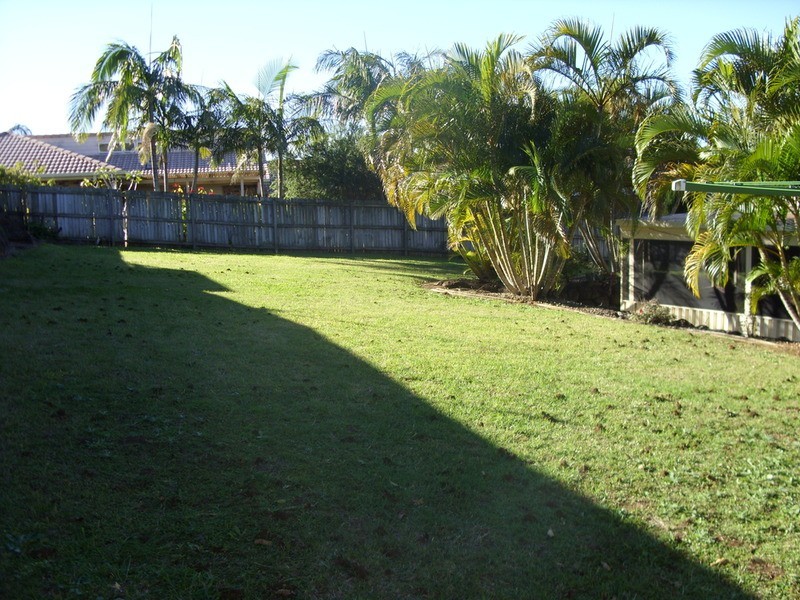 27 Oakland Place, Banora Point NSW 2486