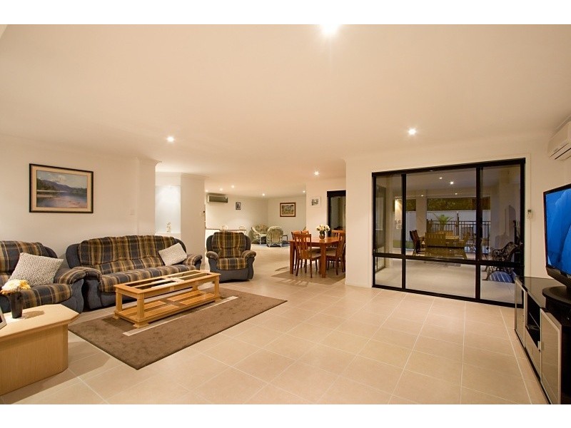 4 Traminer Court, Banora Point NSW 2486