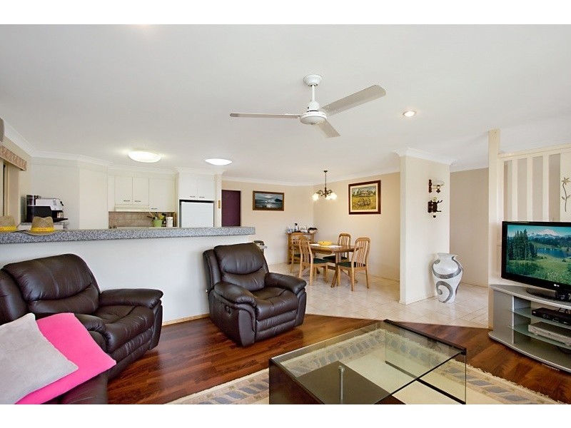 27 Cabana Court, Banora Point NSW 2486